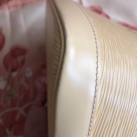 AUTHENTIC LV EPI YELLOW ALMA BAG - Picture 13 of 16